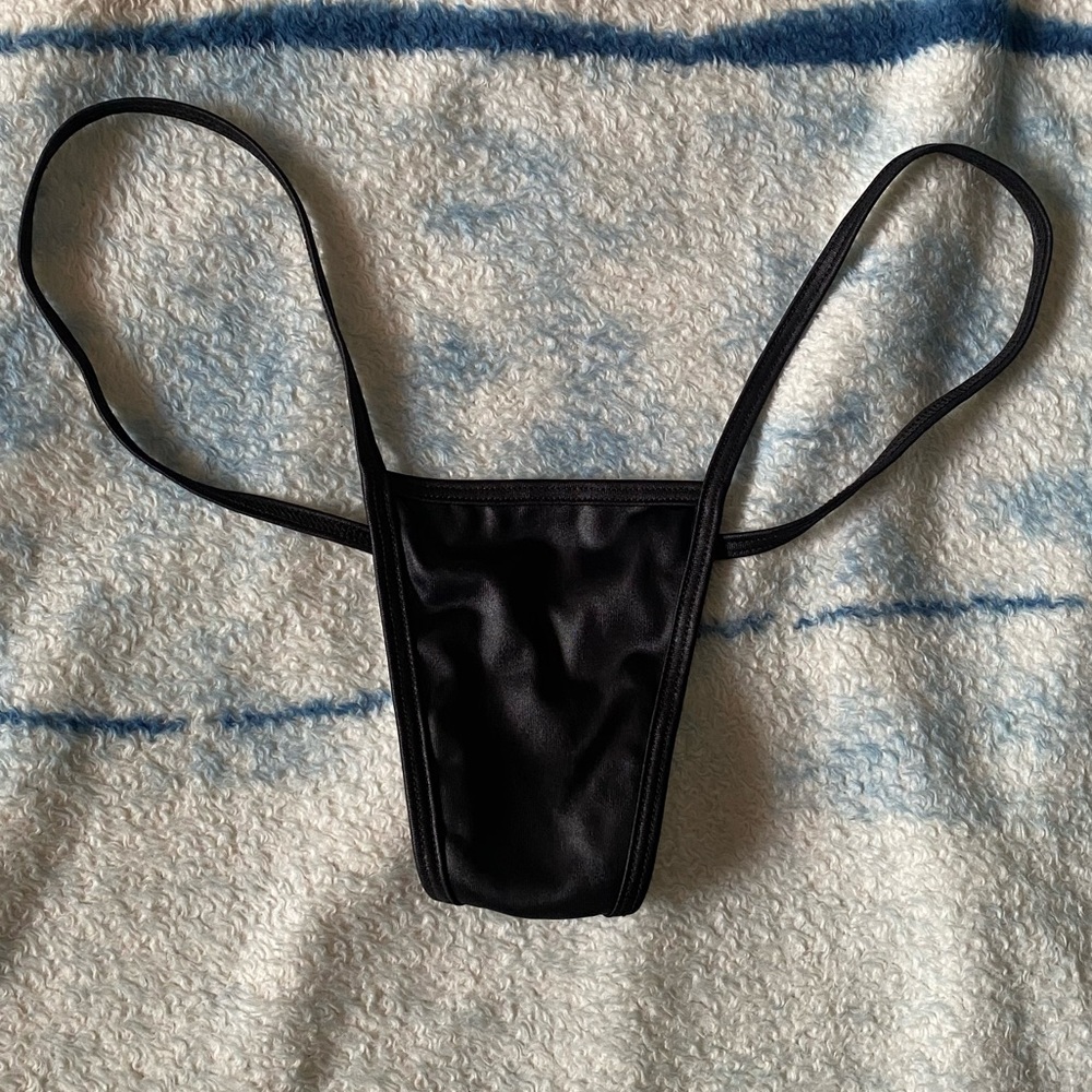 Y back thong black